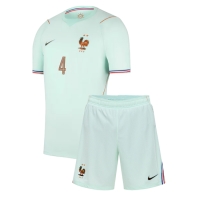 Camiseta Francia Dayot Upamecano #4 Segunda Equipación Replica Mundial 2026 para niños mangas cortas (+ Pantalones cortos)